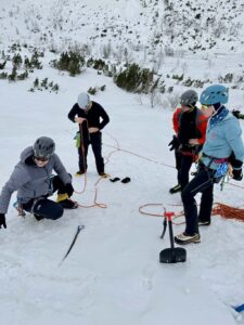 Kurs turystyki zimowej L1 VERTISPORT w Tatrach Kurs turystyki zimowej L1 VERTISPORT w Tatrach